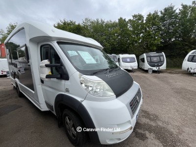 IH J500 2009 (Trade) image 1
