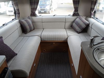 2017 Autotrail APACHE 634U image 9