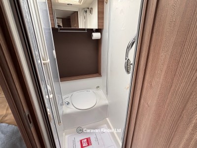 2016 Rapido 640F image 8
